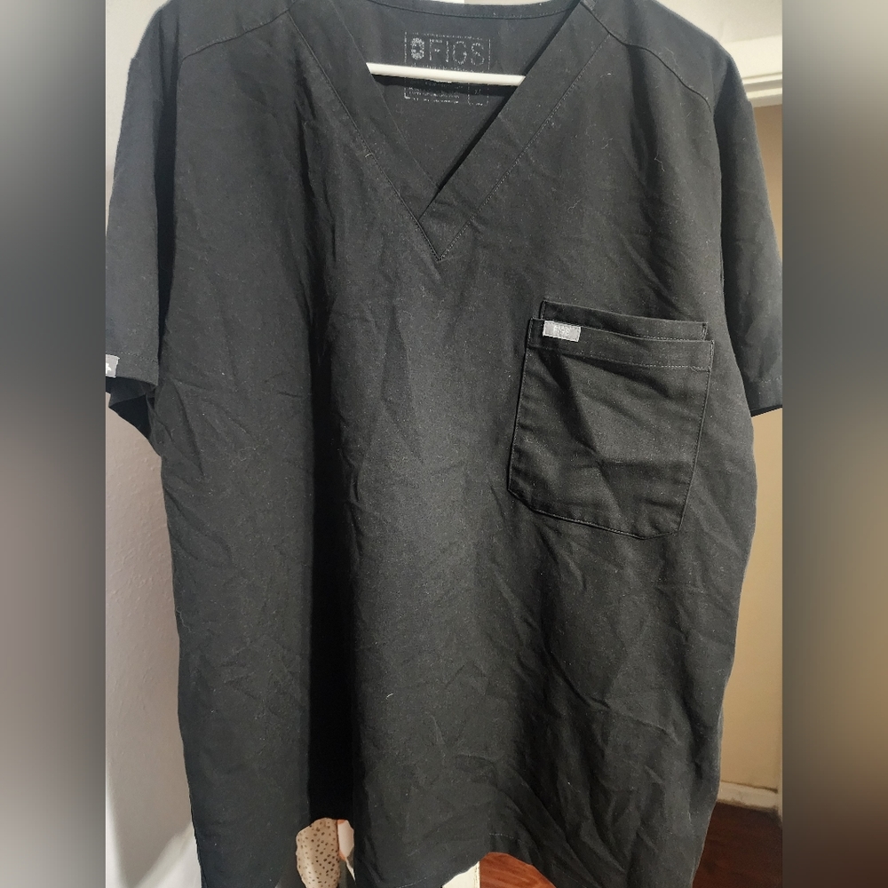 Figs scrub top